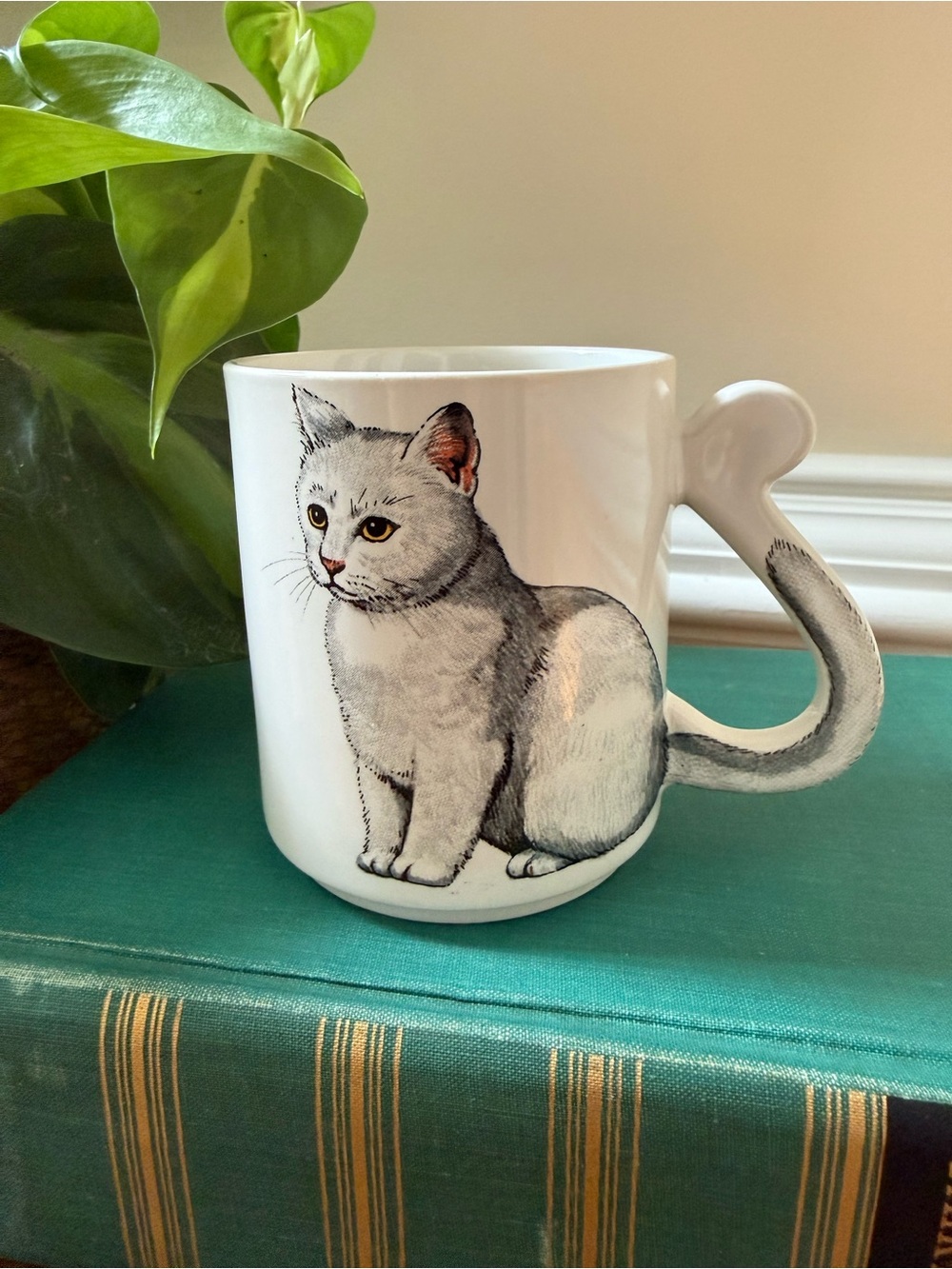 Vintage 1980s White Kitty Cat Ceramic Mug with Tail Handle - White 8 oz